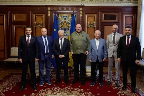 Шість ексспікерів Ради зібралися на спільному фото — кого бракує