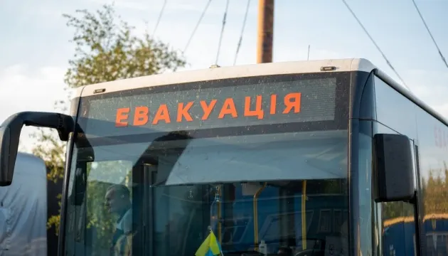 З Синельниківщини вивезли майже 68 тисяч людей: евакуація триває