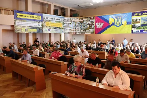 У Первомайську скаржаться на нічну «дискотеку» на АЗС OKKO