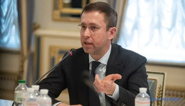 Атаки РФ знищили 1,2 млн підручників: уряд обіцяє відновити