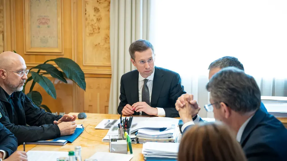 Уряд терміново збереться з бізнесом після нічної атаки РФ