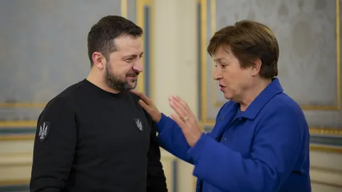 Зеленський: МВФ допоможе знайти частину грошей для стійкості України у 2027 році