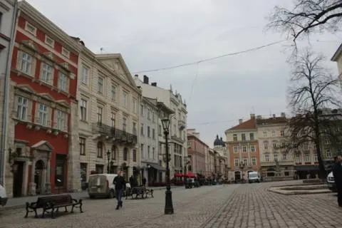 Львівські депутати відхилили петицію про перенесення еротичних закладів із центру
