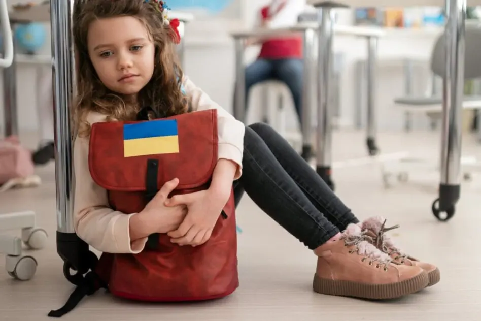 Скільки українських школярів навчаються за кордоном: дані МОН