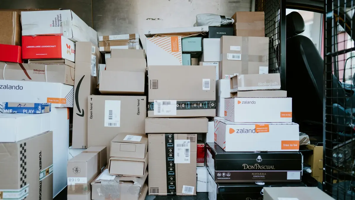 Покупки на AliExpress, Temu та Amazon можуть подорожчати: для посилок до 150 євро перепишуть митні правила