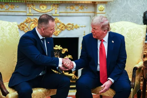 Майже половина поляків схвалює міжнародну діяльність Навроцького