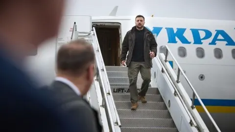 Дрон опинився поруч із літаком Зеленського під час зльоту з Молдови