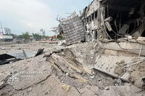 Нічна атака на Київ: загинула жінка, 16 поранених, серед них — медик