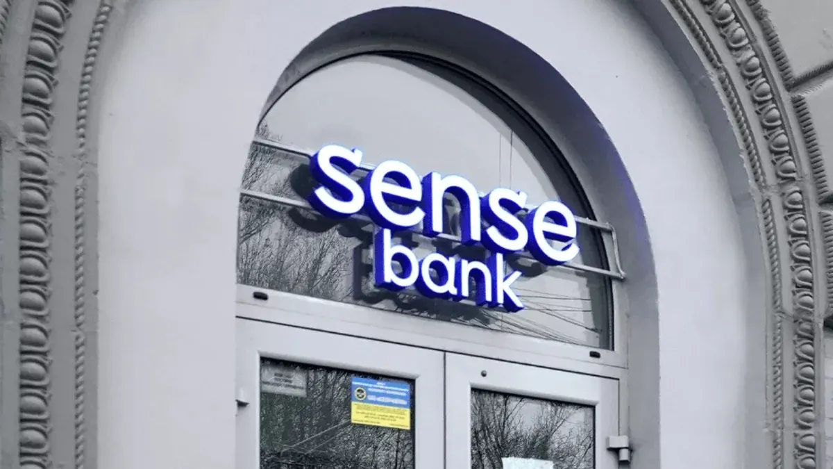 Обшуки в Sense Bank: НАБУ перекрило територію навколо банку
