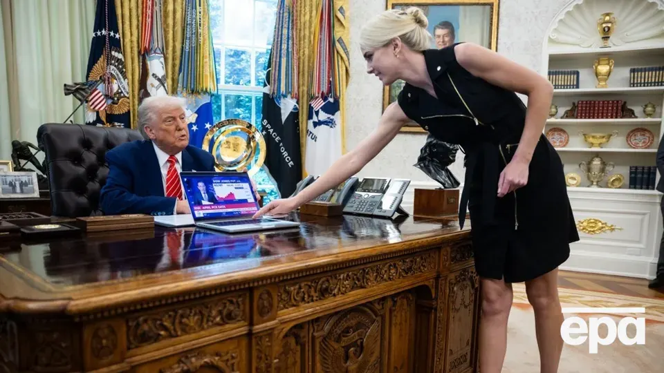 Білявка, яка завжди поруч із Трампом: хто така Наталі Гарп