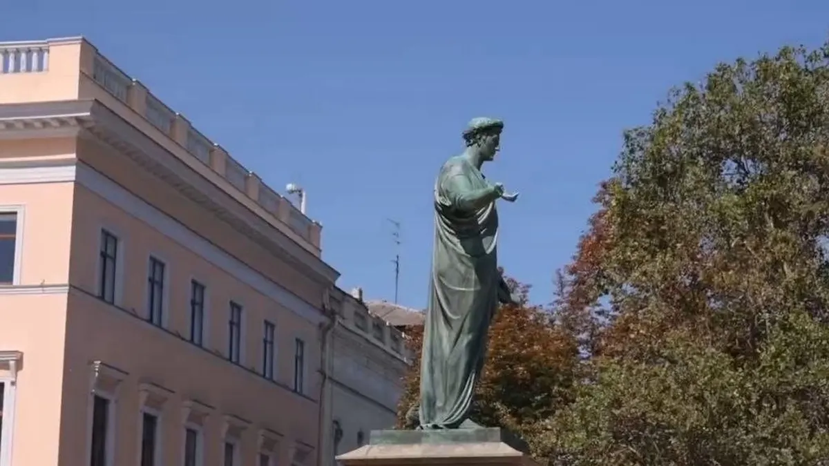 В Одесі Дюк де Рішельє виходить із-під піску: пам'ятник відкрили після років захисту
