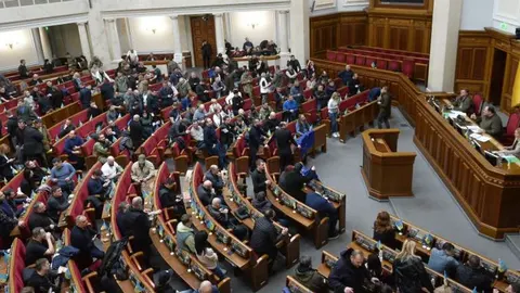 Рада готується голосувати телефоном: що відомо про новий формат