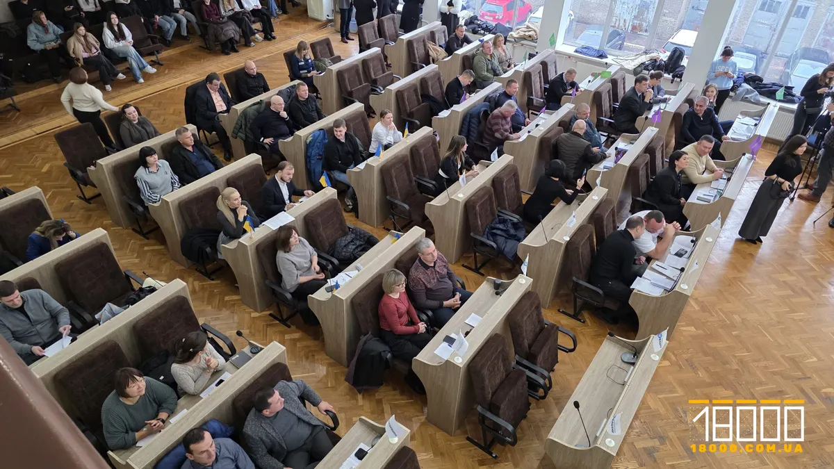 Черкаська міськрада збереться на сесію: у порядку денному — світлофор, дорога й земля