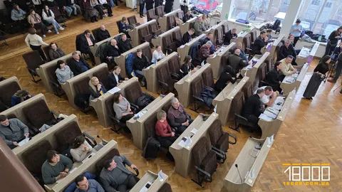 Черкаська міськрада збереться на сесію: у порядку денному — світлофор, дорога й земля