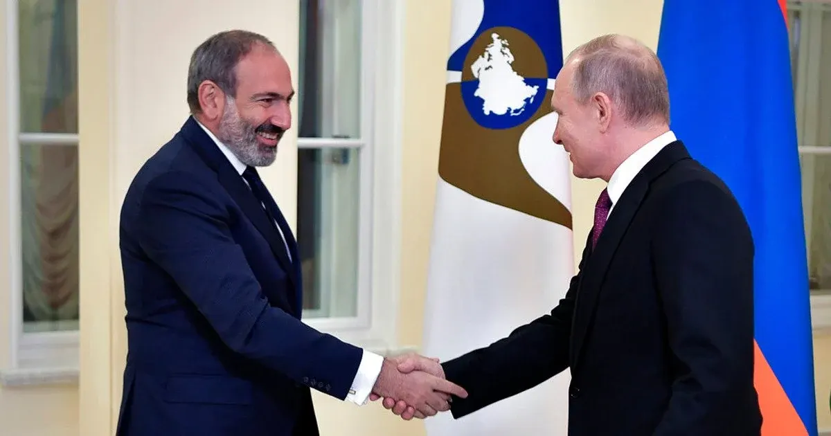 Пашинян подав у відставку: що відомо