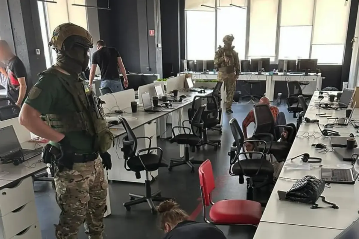 Шахрайські колцентри в Україні: за участь даватимуть до 15 років
