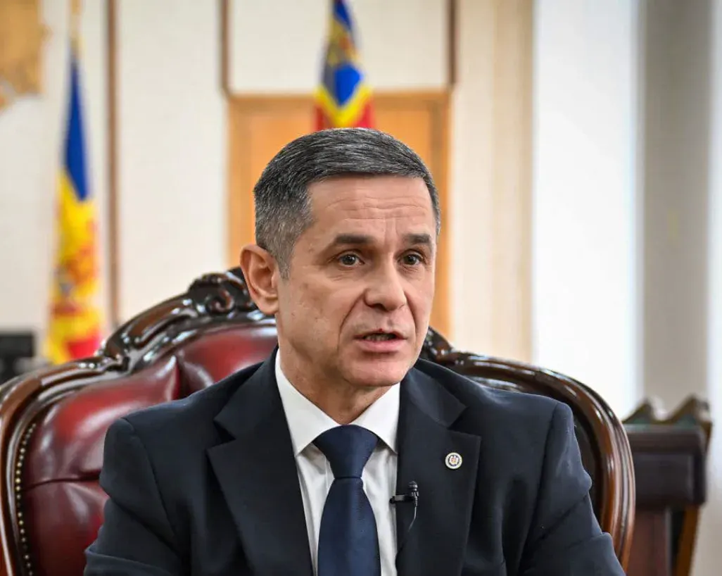 Міністр оборони Молдови відмовився говорити російською на брифінгу