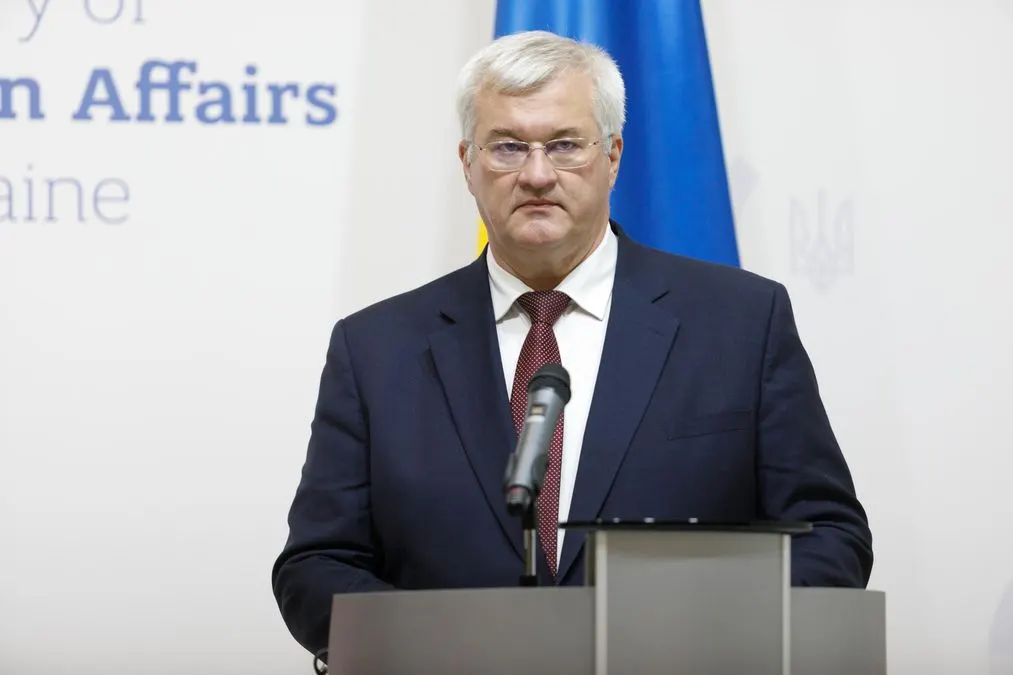 Сибіга закликав відрізати Росію від SWIFT і закрити в'їзд її військовим