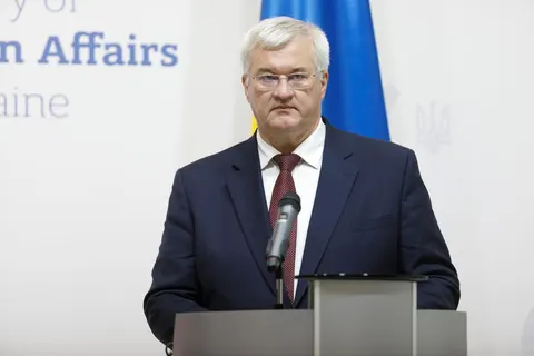 Сибіга закликав відрізати Росію від SWIFT і закрити в'їзд її військовим