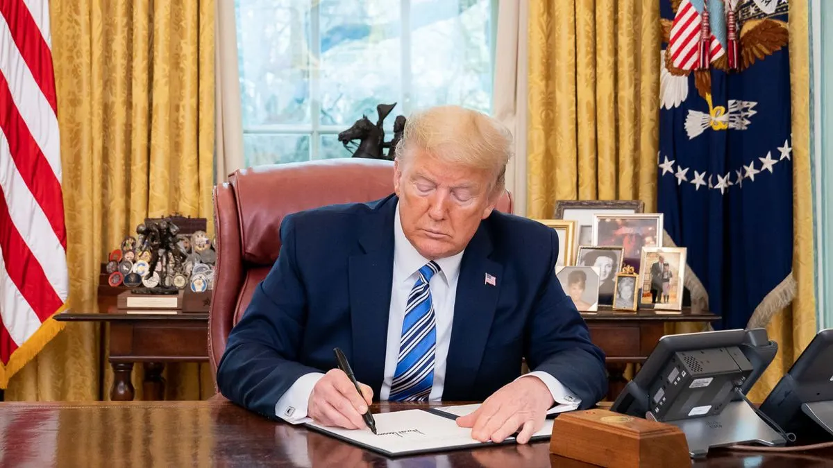 Трамп підписав закон про нові санкції проти Росії: Київ каже про історичний день