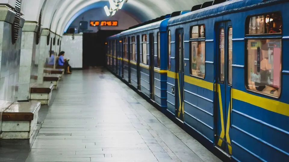 Київ скорочує комендантську годину та змінює роботу метро: що відомо