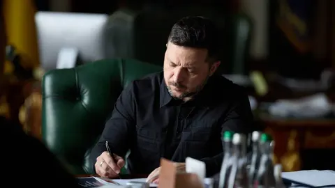 Зеленський вніс у Раду законопроєкти про покарання за шахрайські колцентри
