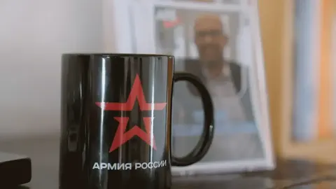 Німецький політик з АдН потрапив у скандал через чашку з символікою армії РФ
